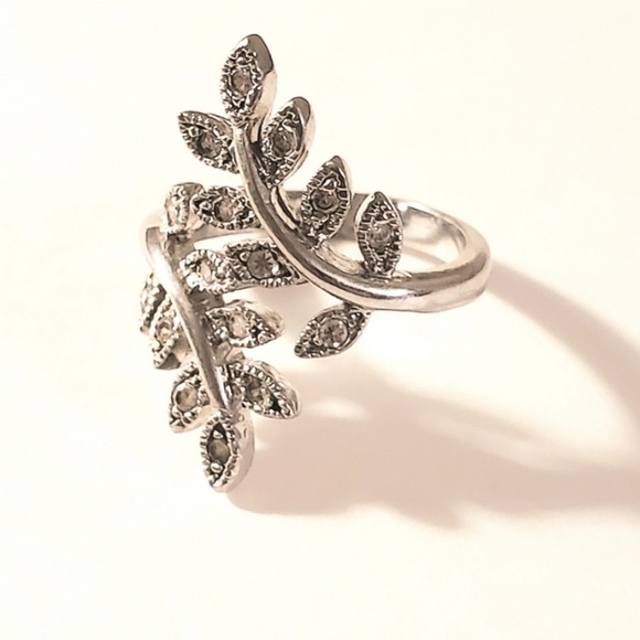 💥SALE💥 Stunning Silver Twisted Leaf Ring - Picture 6 of 6